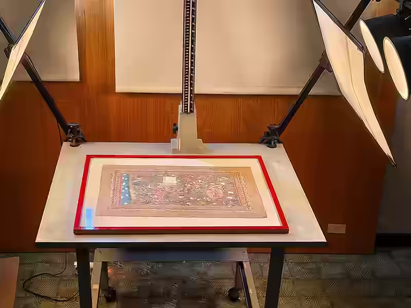 Postazione stativo fotografico e luci softbox per digitalizzazione anche di quadri appartenenti ad archivi storici.